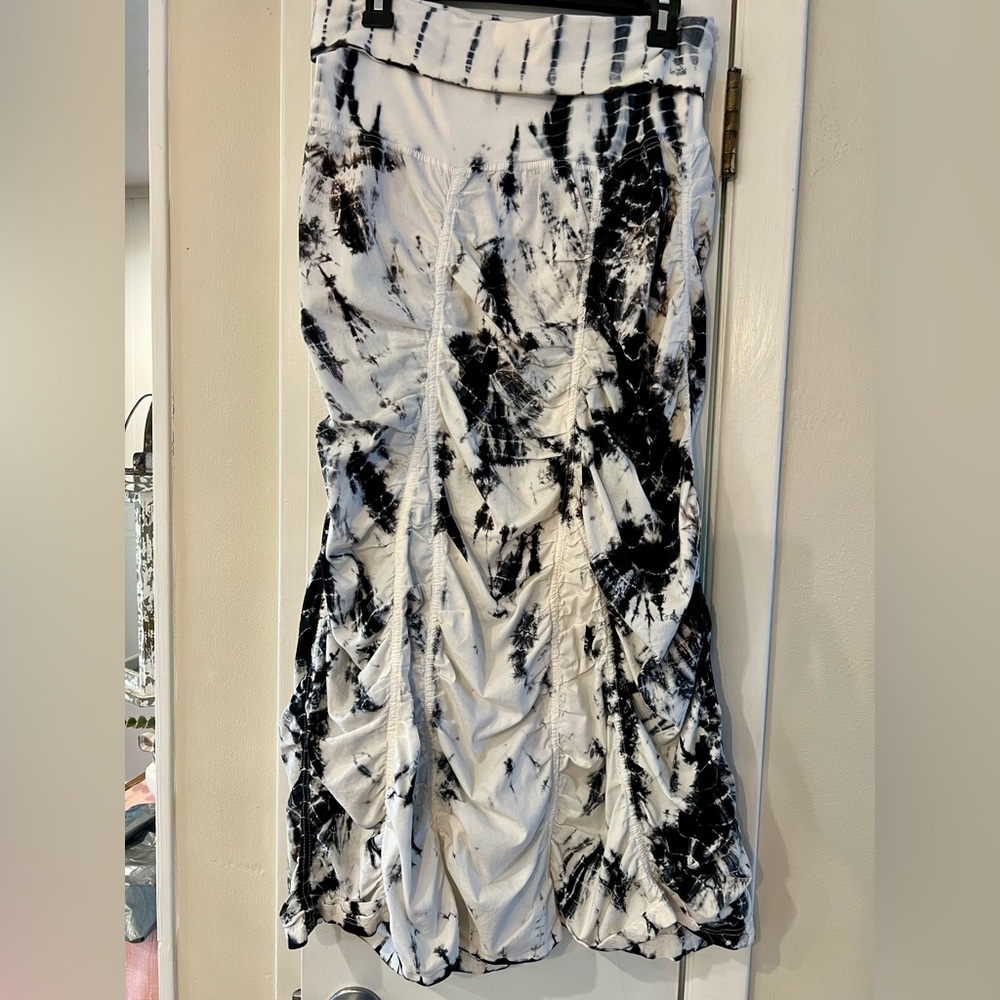 Black and White Tie-Dye Ruched Skirt